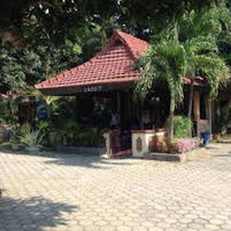 Hotel Nirwana Situbondo Redpartner Banyuanget Kültér fotó
